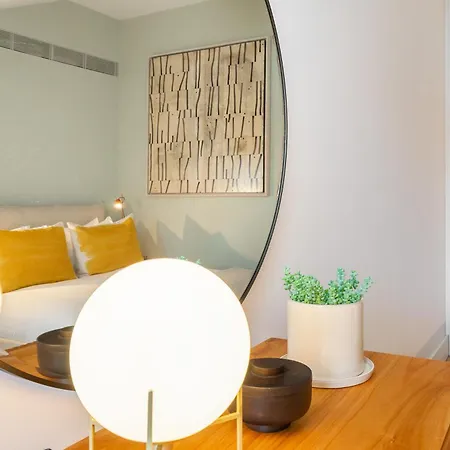 Whome Top-floor In Prime Location *