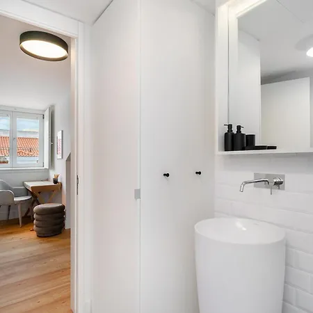 Whome Top-floor In Prime Location Лиссабон