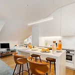 Whome Top-floor In Prime Location *