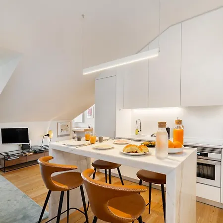 Whome Top-floor In Prime Location *