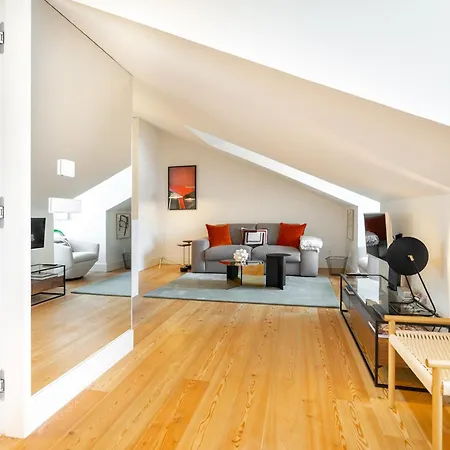 Whome Top-floor In Prime Location Apartment *